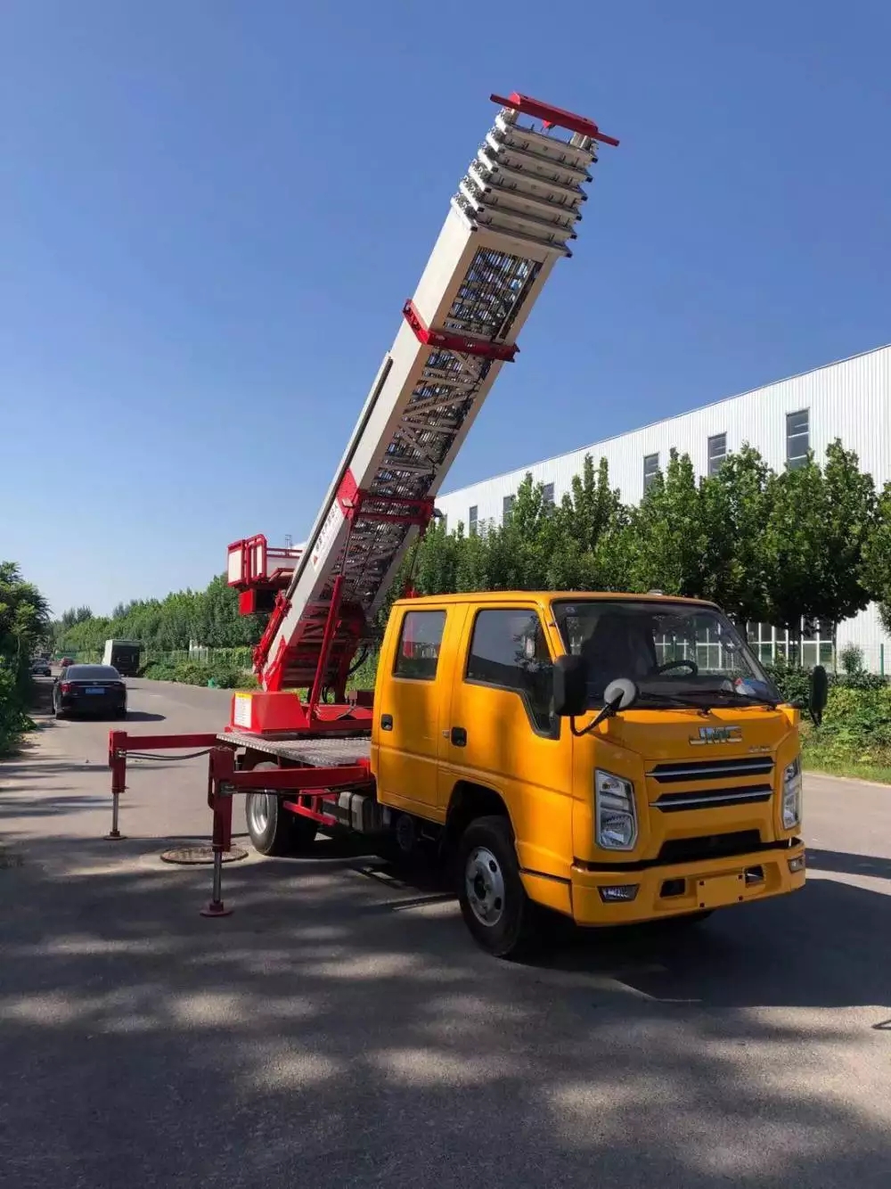 德城附近的云梯车出租服务：轻松解决高空作业需求