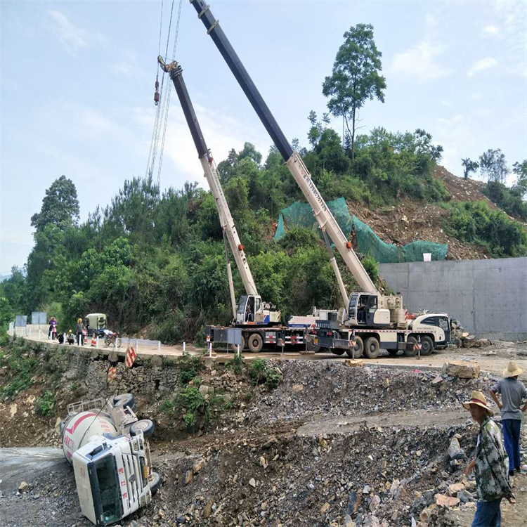 德城汽车掉沟里叫吊车救援要多少钱